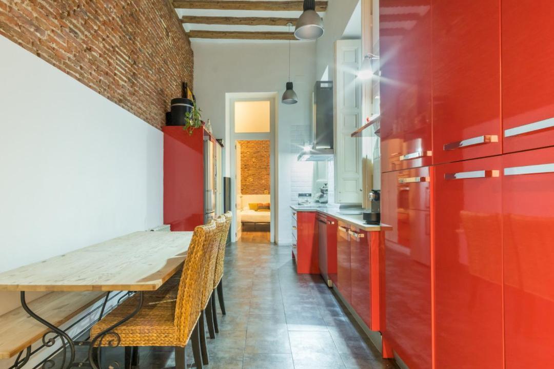 Modern- 2bd 2bth - Opera Apartment *