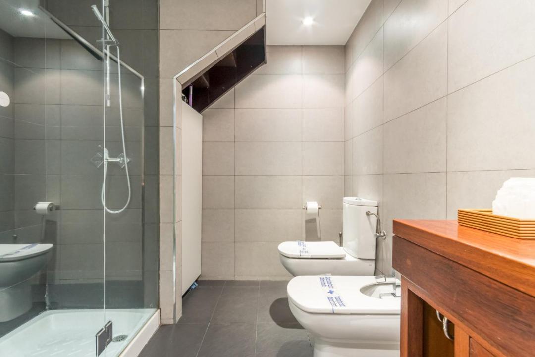 Modern- 2bd 2bth - Opera Apartment
